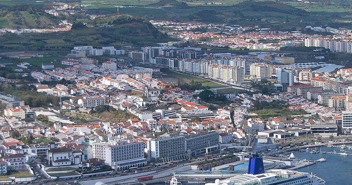 Ponta Delgada nos Açores (vista aérea)