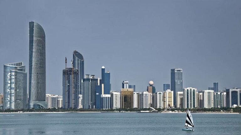 Vista de Abu Dhabi capital dos Emirados Árabes Unidos