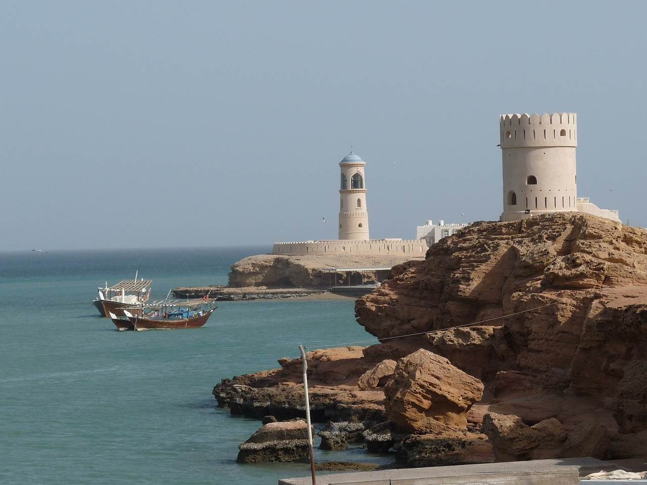 Torre e Fortaleza junto ao mar em Omã