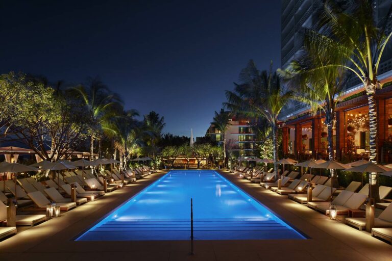 Piscina do Hotel Miami EDITION