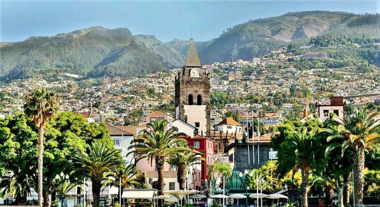 Vista parcial da cidade do Funchal na ilha da Madeira