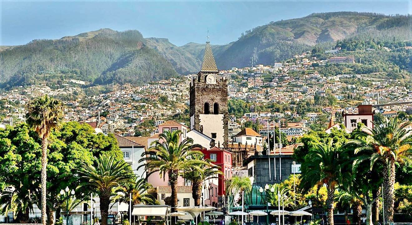 Vista parcial da cidade do Funchal na ilha da Madeira